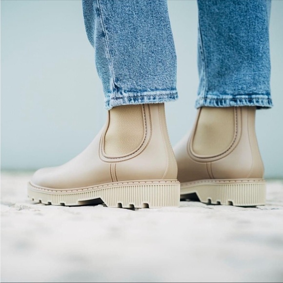 Igor | Round Toe Plain Beige Block Heels PVC Clothing Women’s Rain Boots - Picture 3 of 13